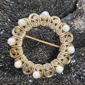 Filigree Gold and Pearl Circle Brooch Vintage